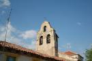 Iglesia del pueblo ubicada a la entrada del mismo con la clásica torre en forma de espadaña