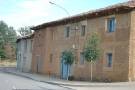 Casa típica de la Sobarriba construida toda ella con tapial de adobe y barro