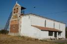 Iglesia del pueblo con su típica torre en forma de espadaña