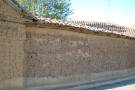Tapial construido totalmente de adobe y barro