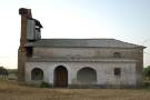 Iglesia del pueblo con su torre en forma de espadaña