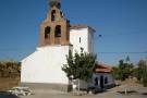 Iglesia del pueblo con su típica torre en forma de espadaña