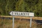 Entrada al pueblo desde la carretera de Boñar