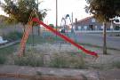 Pequeño parque infantil a la entrada del pueblo